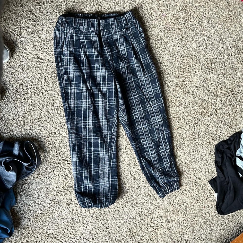 Black and grey stripped pants